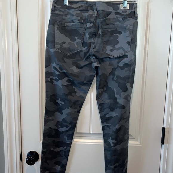Utility by Seven ankle skinny dark gray camo pants size 8 - Picture 7 of 10